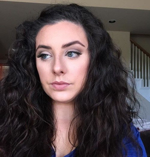 lung wavy hairstyle for frizzy hair