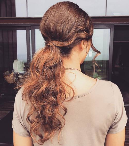 lung curly messy ponytail