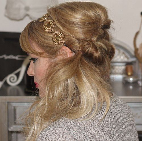latură hairstyle with bouffant, bangs and headband