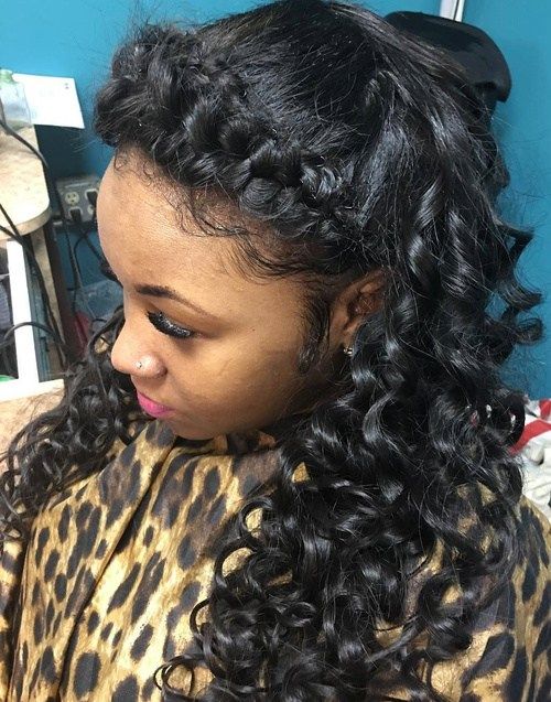 Svart Curly Hairstyle With Braided Bangs