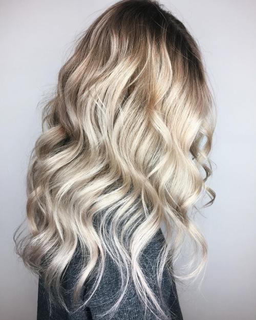 Platină Blonde Balayage With Root Fade