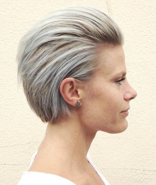kratek silver blonde hairstyle