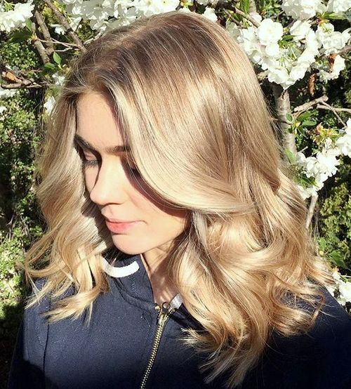 svetlo brown hair with blonde balayage