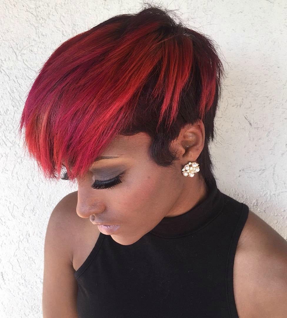 Kort Half Red Half Black Hairstyle