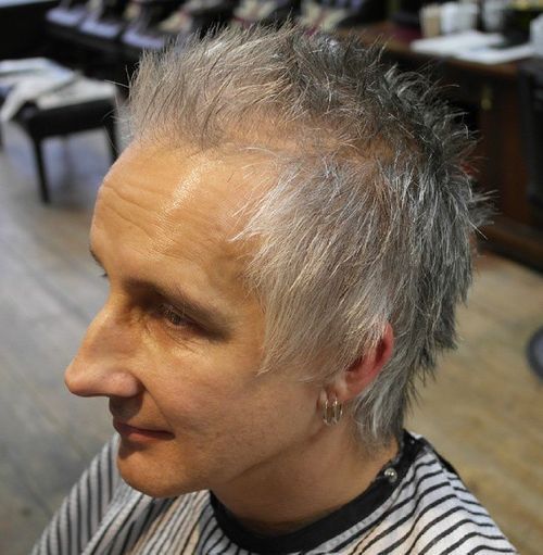 ostnatý gray hairstyle for older men