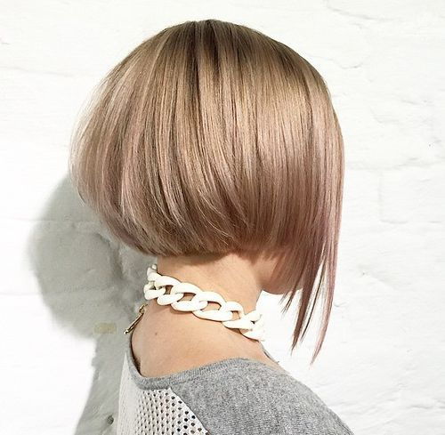 slojevito short bob with elongated front piece