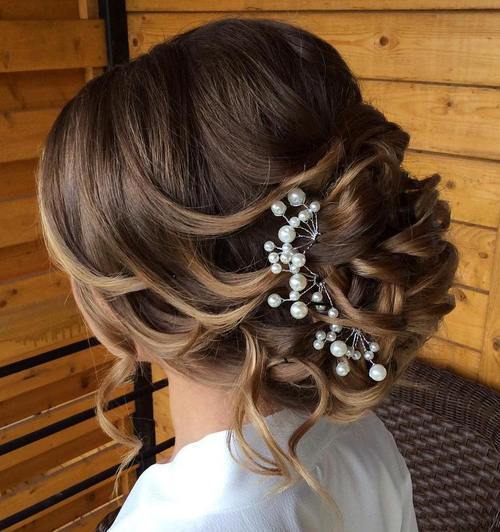 lösa curly updo for wedding