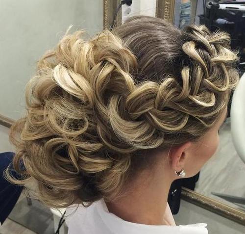 brud- curly updo with a side braid