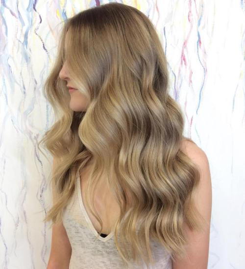 karamel Blonde Long Wavy Hairstyle