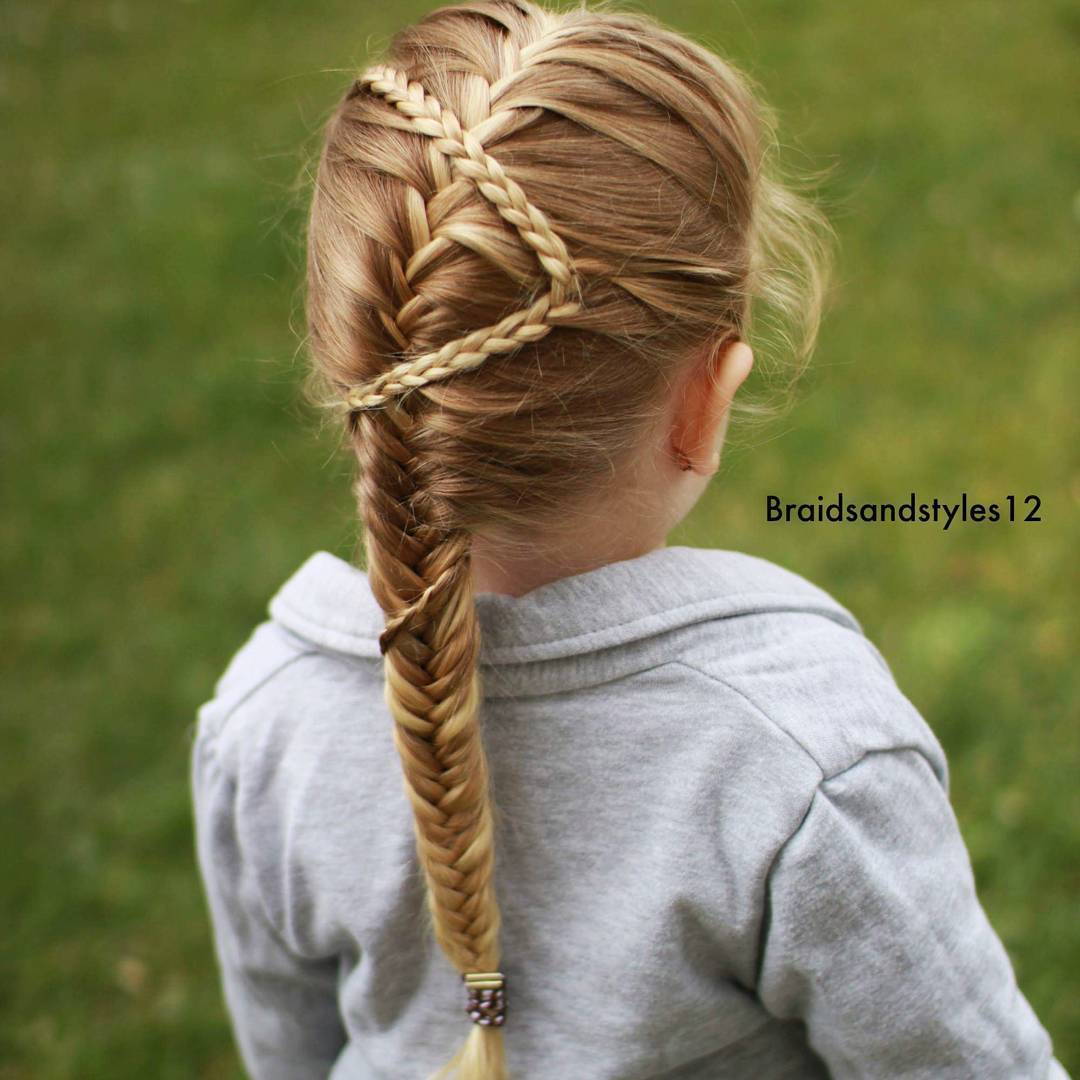 málo Girls Fishtail Hairstyle