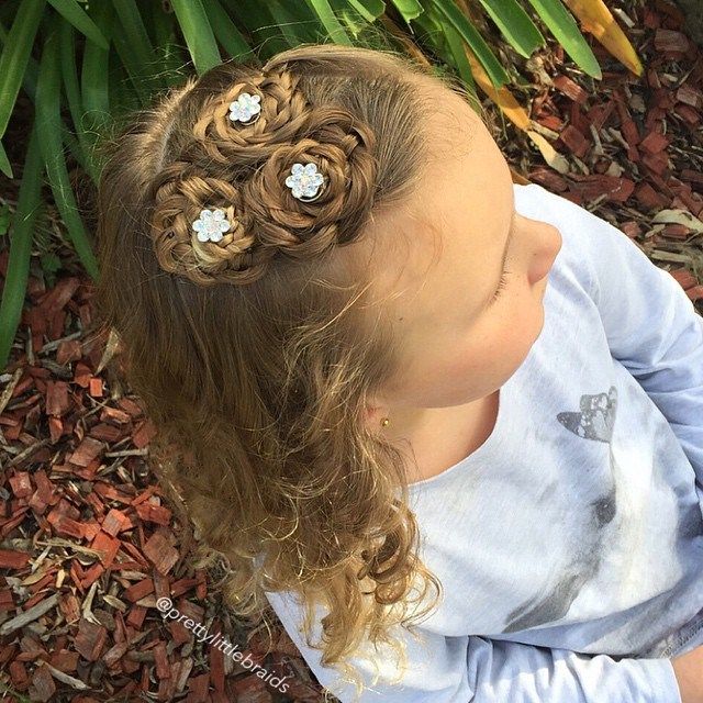 pletené little girls hairstyle