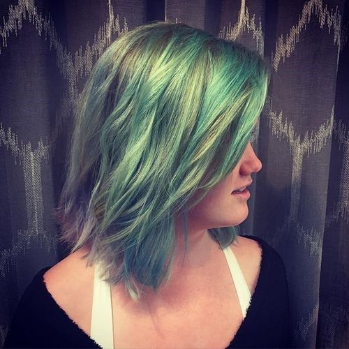 pastell green medium hairstyle