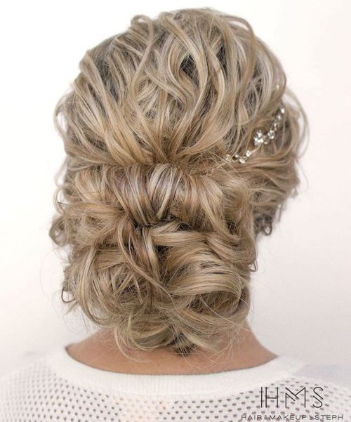 Låg Curly Blonde Updo For Long Hair