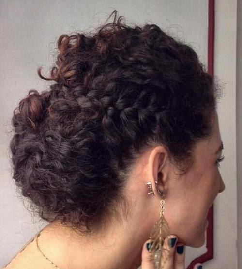 lätt curly updo with a side braid
