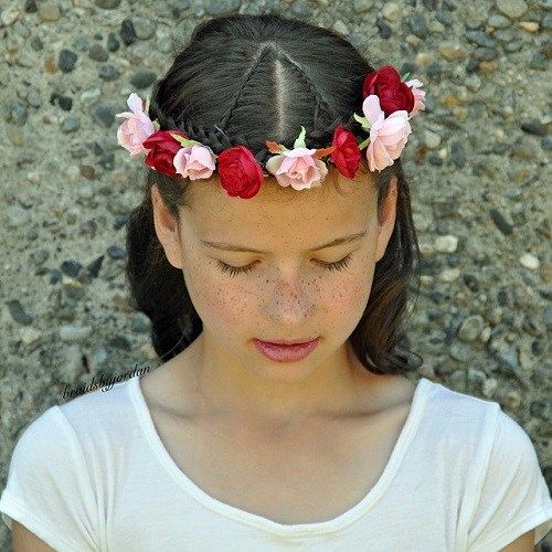 Blommig Braided Crown Hairstyle For Girls