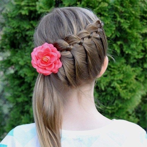 diagonal braid and side pony hairstyle for girls