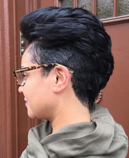 Kvinnor's Short Undercut Haircut