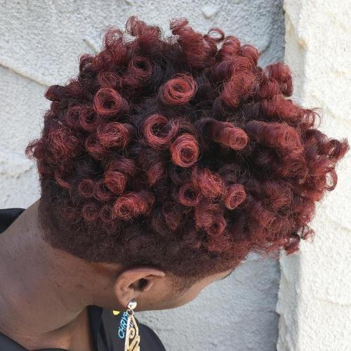 Kort Natural Hairstyle With Burgundy Highlights