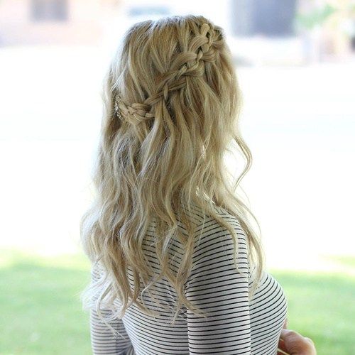 neformálne waterfall braid hairstyle