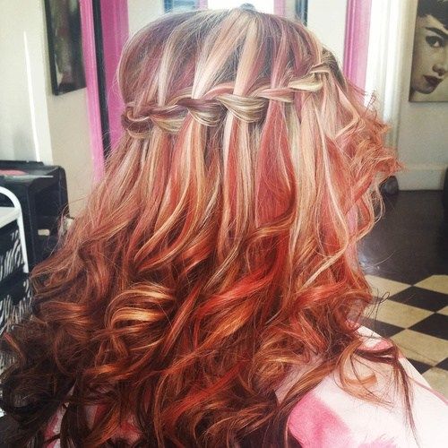 červená balayage hair with waterfall braid