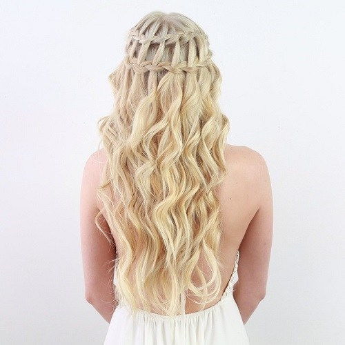dvojitý waterfall braid half updo for blonde hair