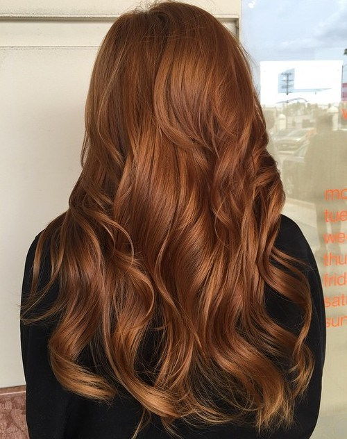 Lång Wavy Copper Hairstyle