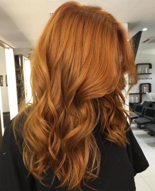 Lång Wavy Red Hairstyle