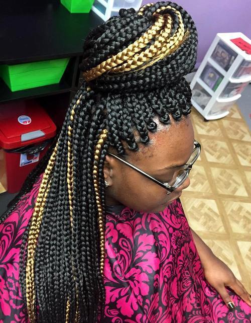 bulle half updo for highlighted box braids
