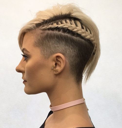 Kort Undercut Hairstyle With A Braid