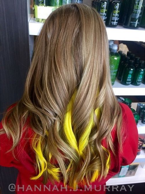 ljus brown hair with yellow peek-a-boo highlights