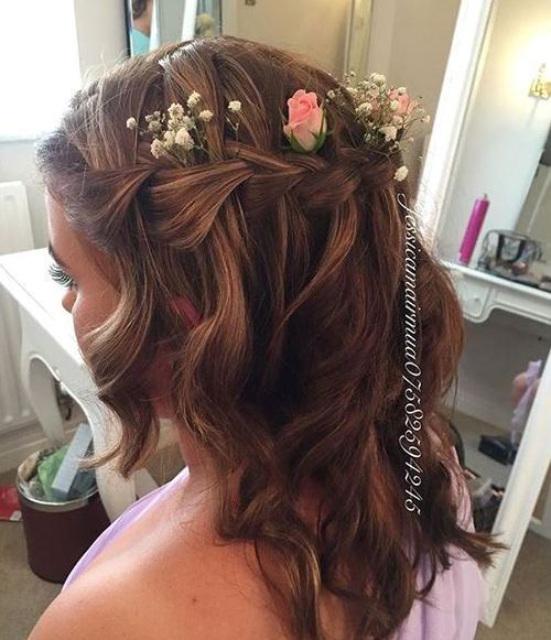 polovičná up bridesmaids hairstyle