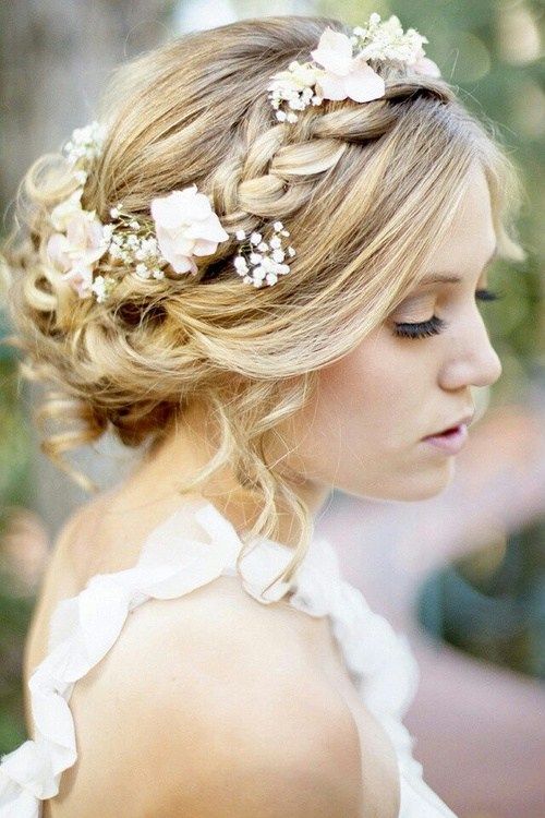 blondă boho updo for bridesmaid