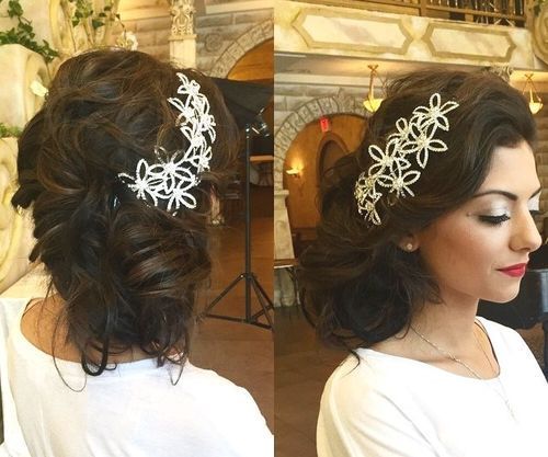 chaotický side updo for bridesmaids