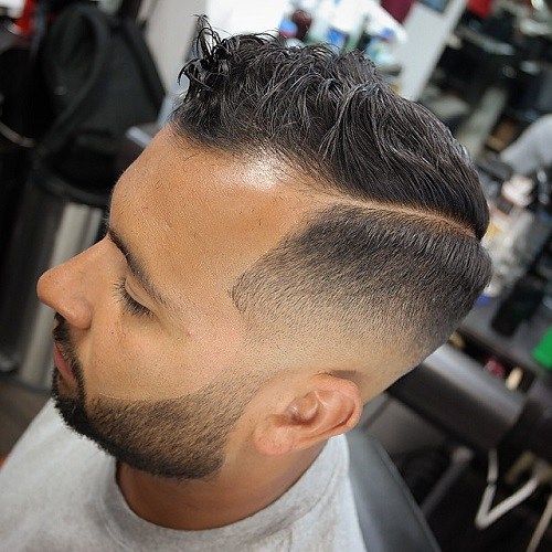 мушкарци's fade haircut with long top
