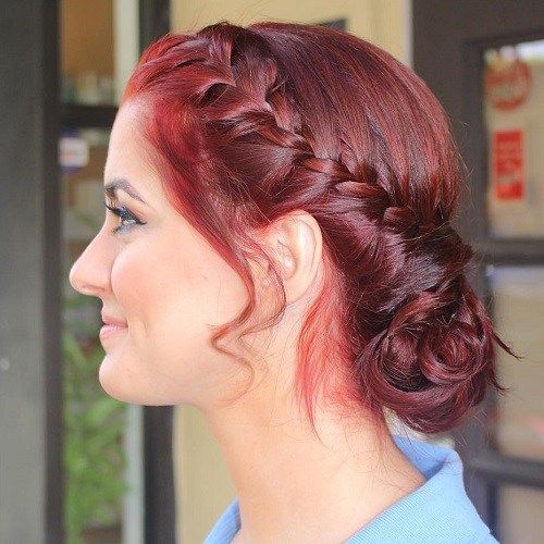 Rörig Chignon With A Side French Braid
