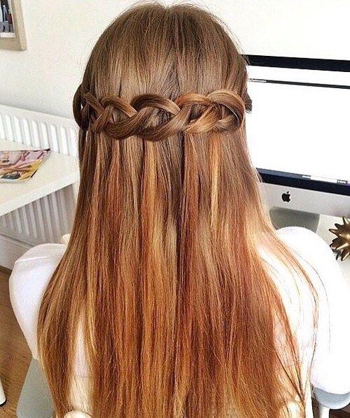polovičná up braided hairstyle for long hair