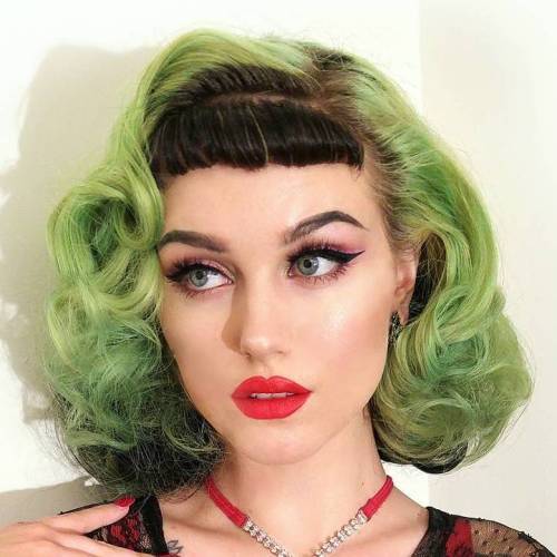 Medellängd Curly Pastel Green Hairstyle