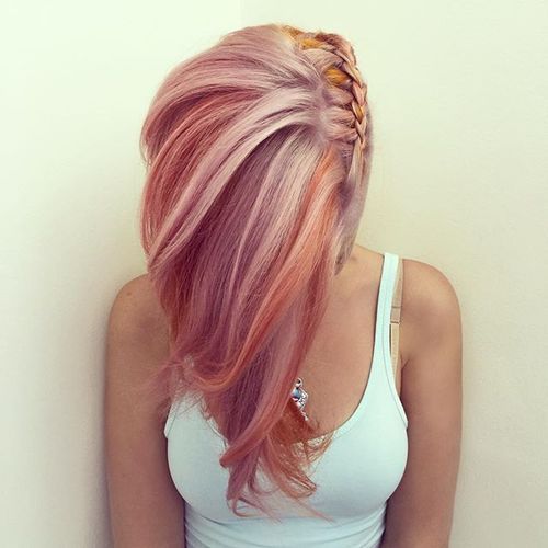 bočné braid hairstyle for pastel pink hair