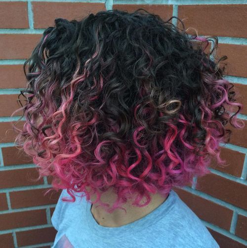 tmavý brown hair with pink highlights