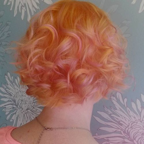 jordgubbe blonde hair with pastel pink highlights
