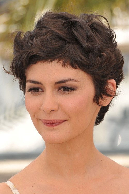 mic de statura fringe hairstyle for curly hair