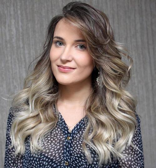 Lång Curly Blonde Balayage Hairstyle