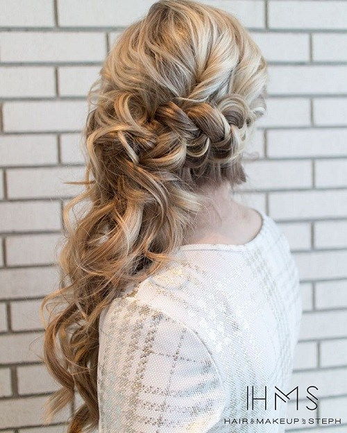 Lång Curly Ponytail With A Braid