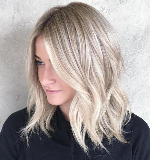 Blond Wavy Lob With Highlights