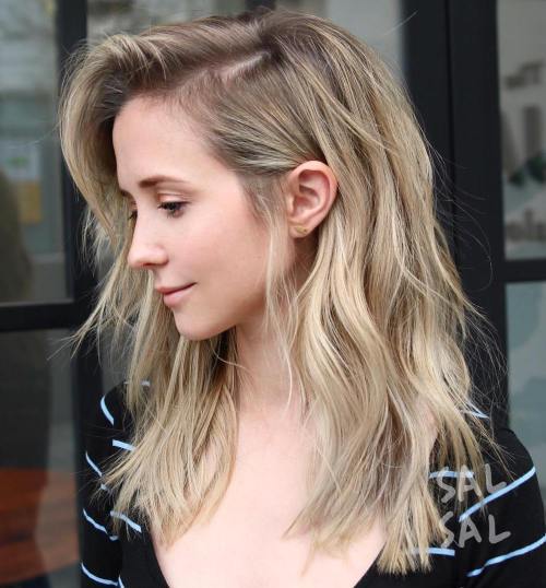 nisipos Blonde Layered Hairstyle
