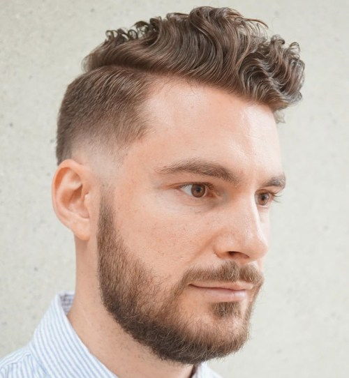 Creț Long Top Short Sides Hairstyle