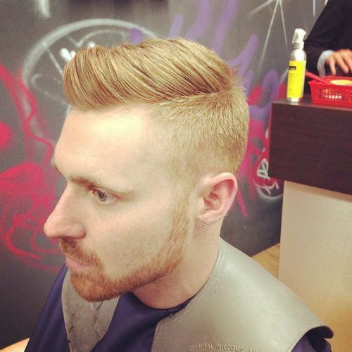 roșu side part hairstyle for men