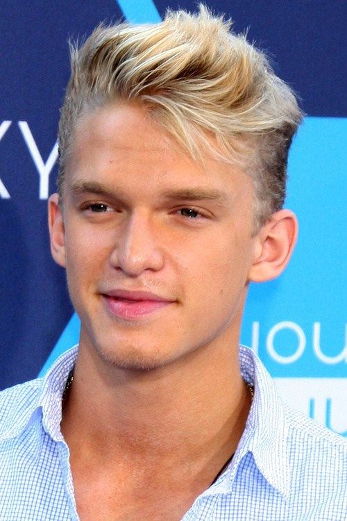 chladný comb over hairstyle for guys