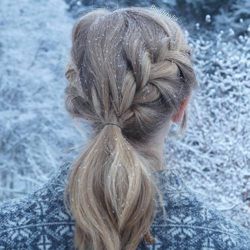 enkel ponytail with french braids