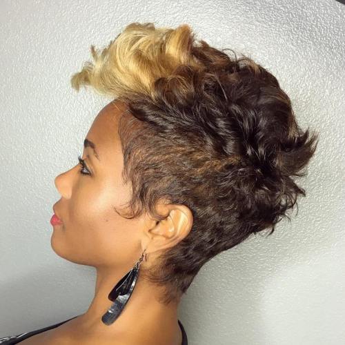 afrikansk American Blonde And Brown Pixie